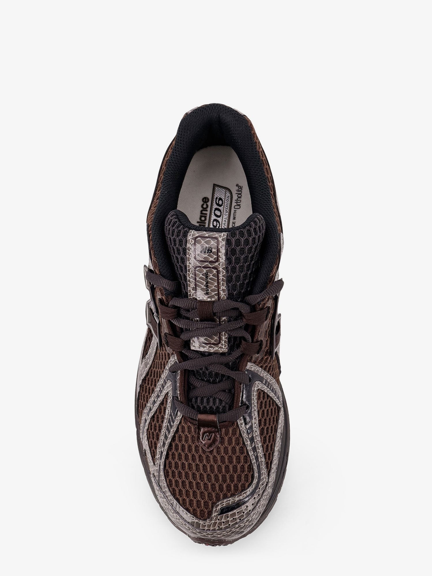nanito_source_url:https://nokinstyle.com/2398420/19062-mesh-sneakers-with-logo-on-the-side.jpg