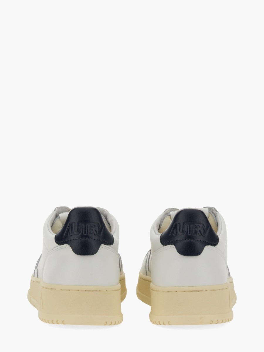 nanito_source_url:https://nokinstyle.com/2325124/medalist-low-sneaker.jpg
