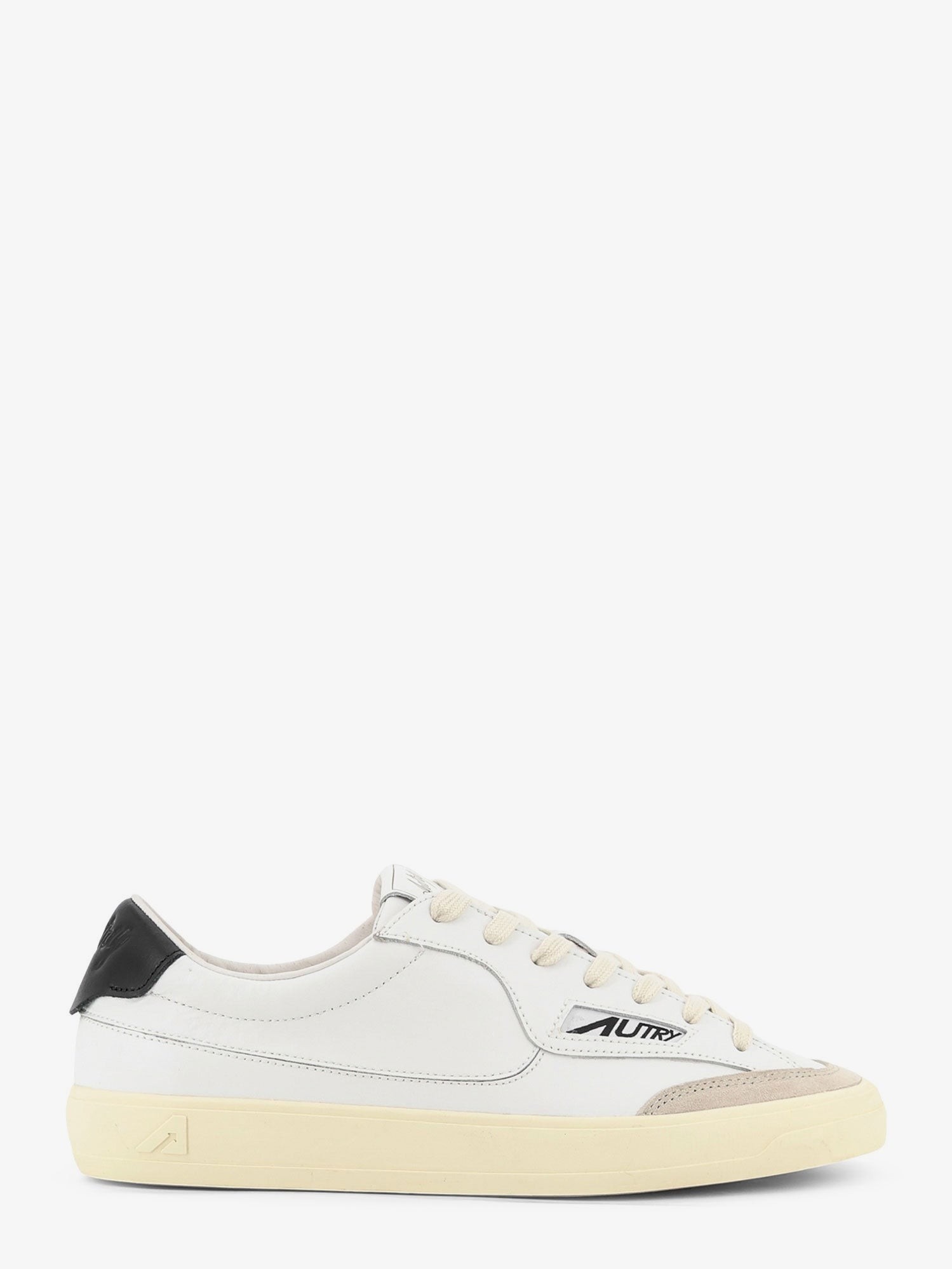 nanito_source_url:https://nokinstyle.com/2410620/windscape-leather-sneakers-with-suede-insert.jpg