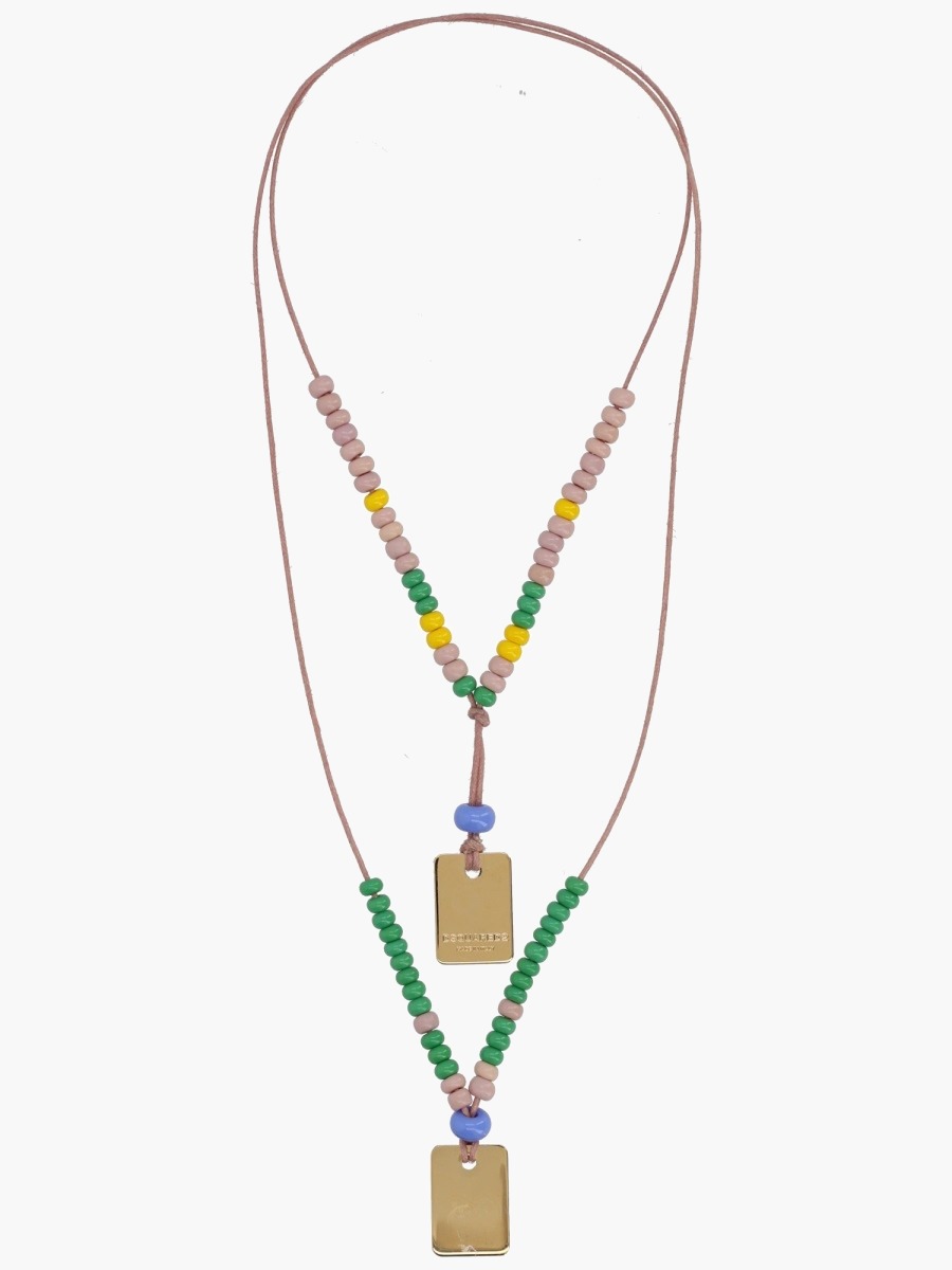 nanito_source_url:https://nokinstyle.com/2339300/necklace-with-logo-plaques.jpg