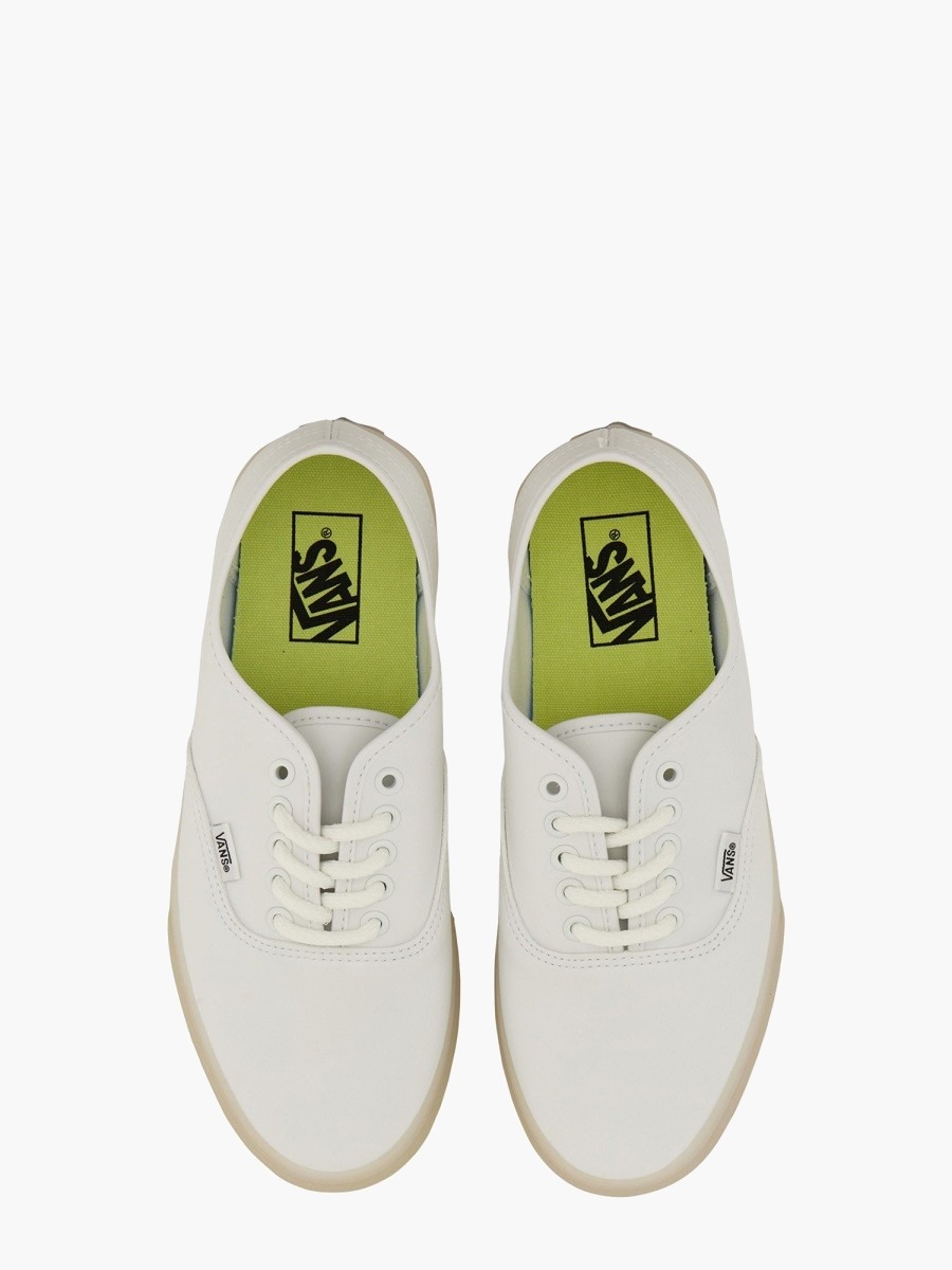nanito_source_url:https://nokinstyle.com/2349371/authentic-sneaker.jpg