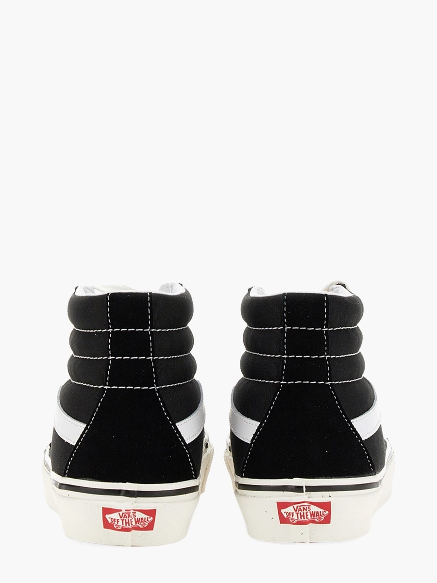 nanito_source_url:https://nokinstyle.com/2353535/sk8-hi-sneaker.jpg