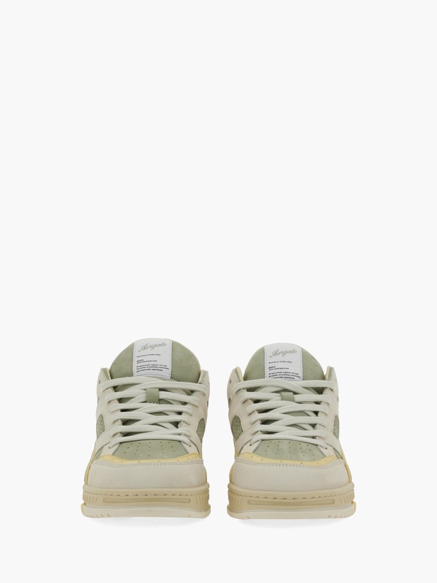 nanito_source_url:https://nokinstyle.com/2364343/sneaker-area-lo.jpg