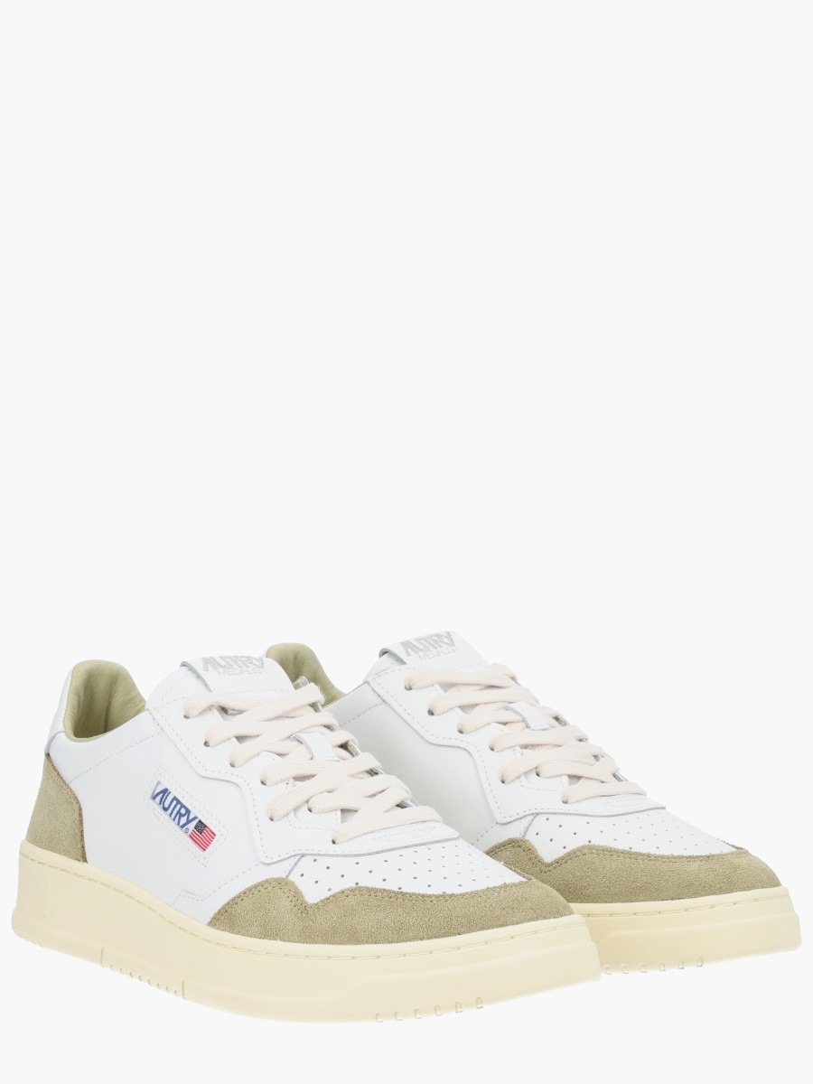 nanito_source_url:https://nokinstyle.com/2328014/medalist-low-sneaker.jpg