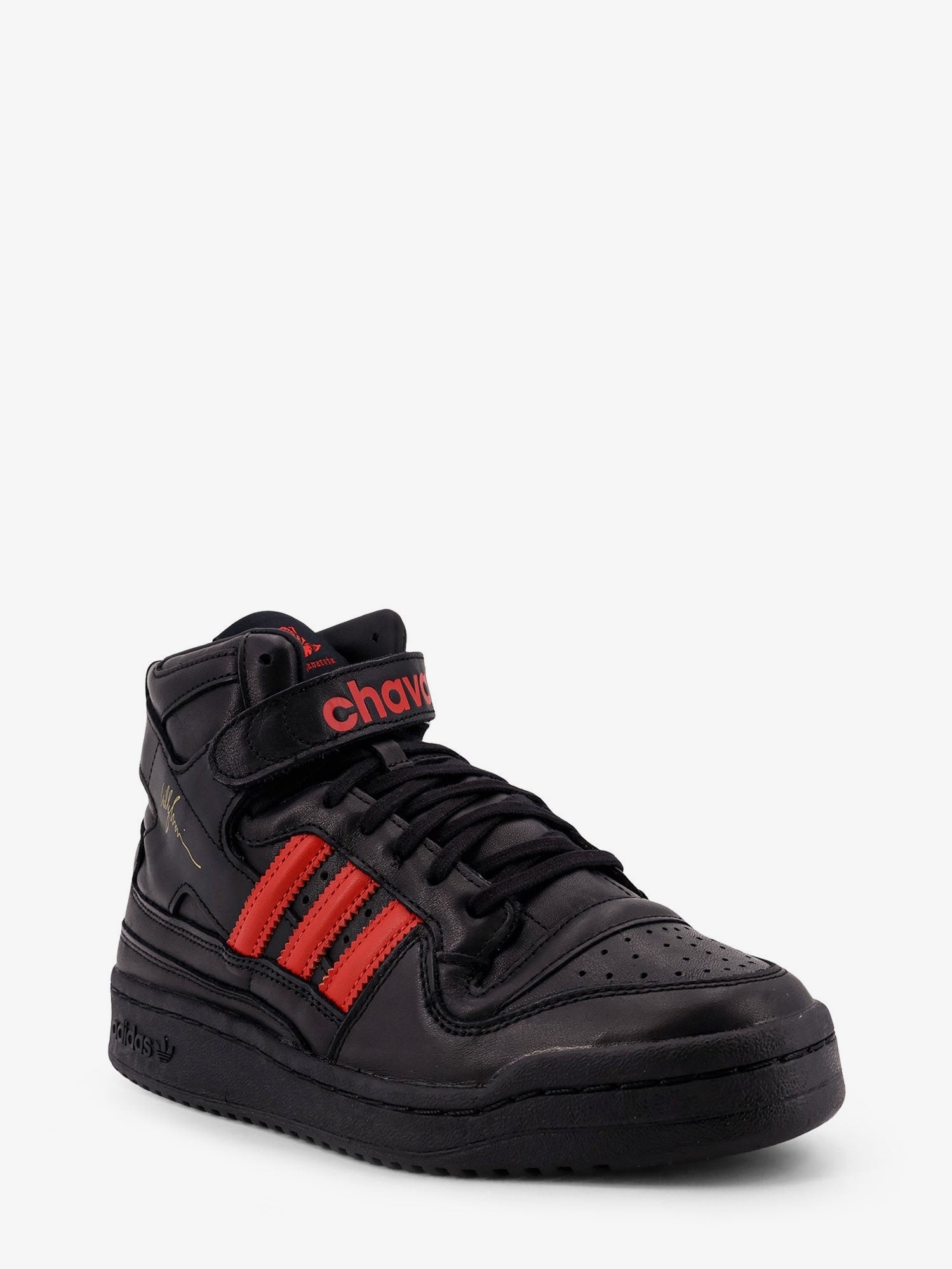 nanito_source_url:https://nokinstyle.com/2403748/leather-sneakers-with-iconic-logo-on-the-side.jpg