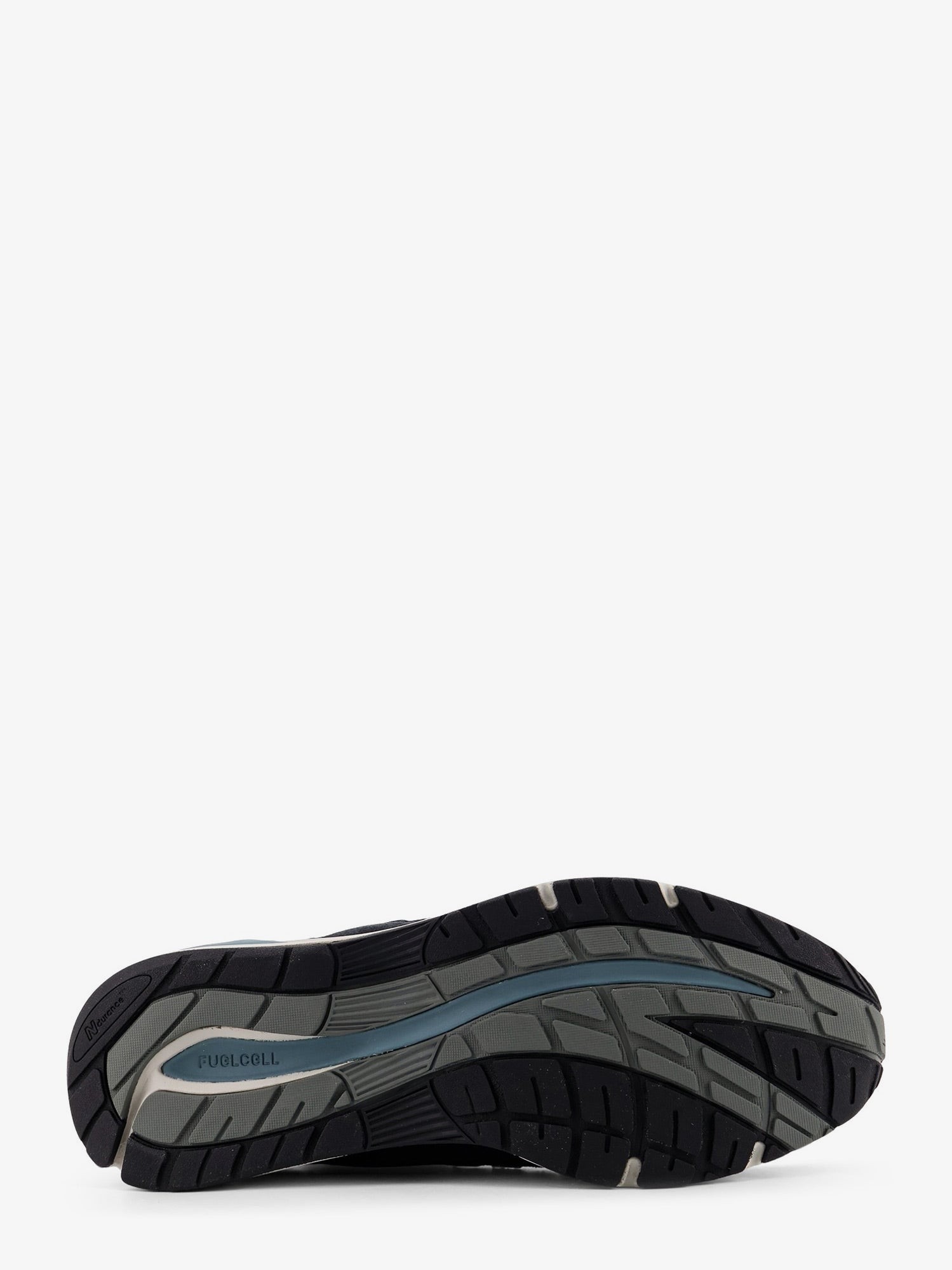 nanito_source_url:https://nokinstyle.com/2409570/991-suede-low-top-sneakers.jpg