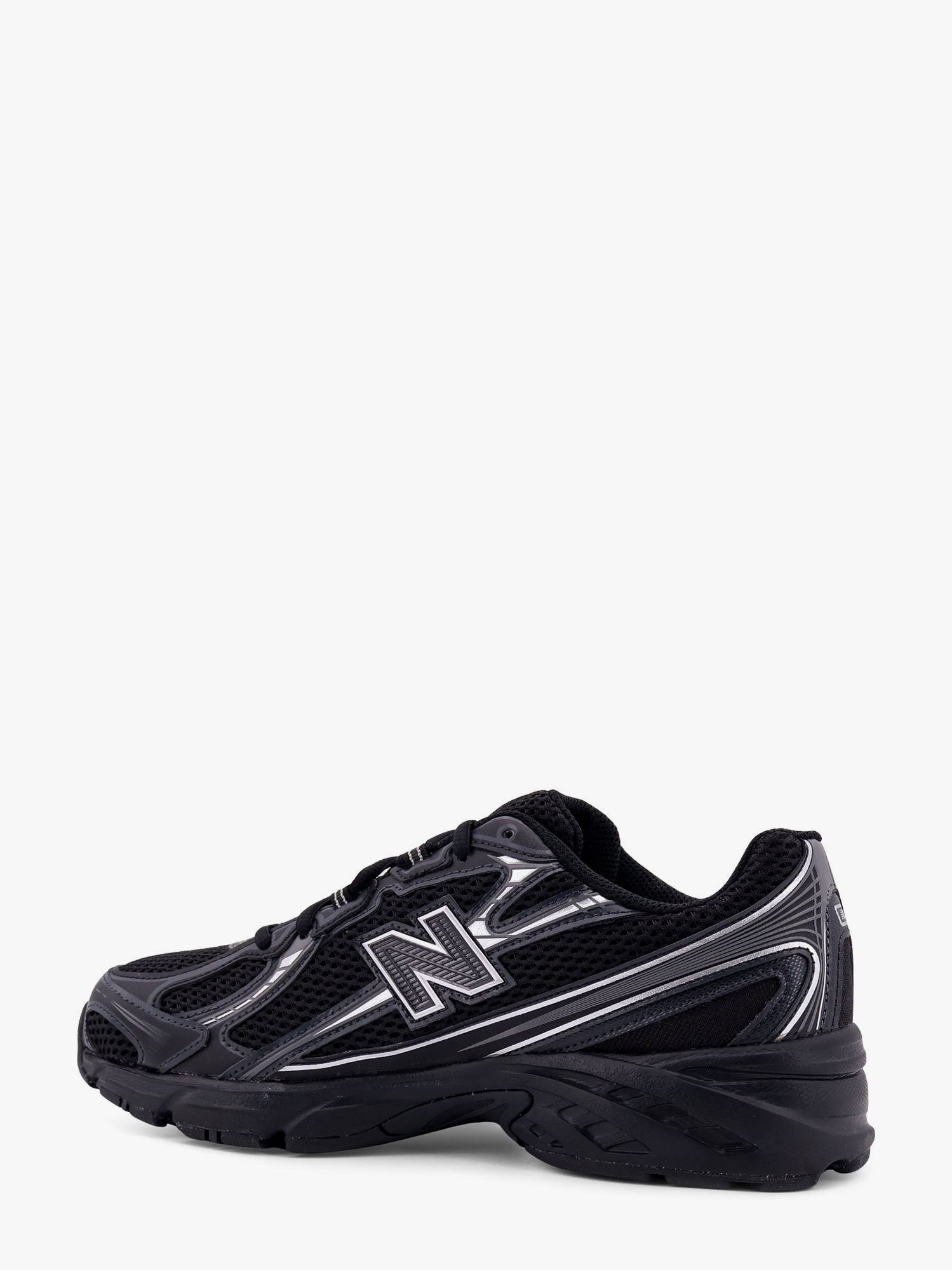 nanito_source_url:https://nokinstyle.com/2398484/740-mesh-sneakers-with-logo-on-the-side.jpg