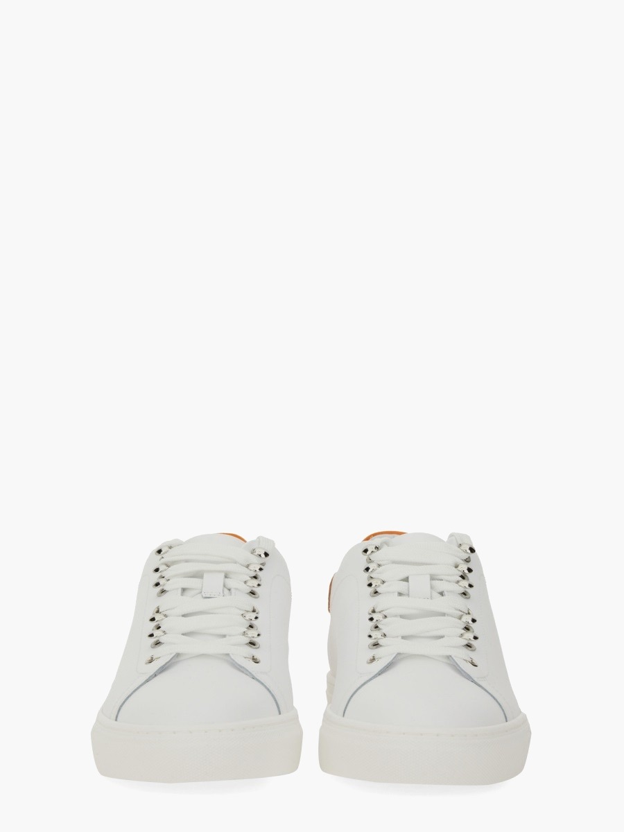 nanito_source_url:https://nokinstyle.com/2384819/leather-sneaker.jpg