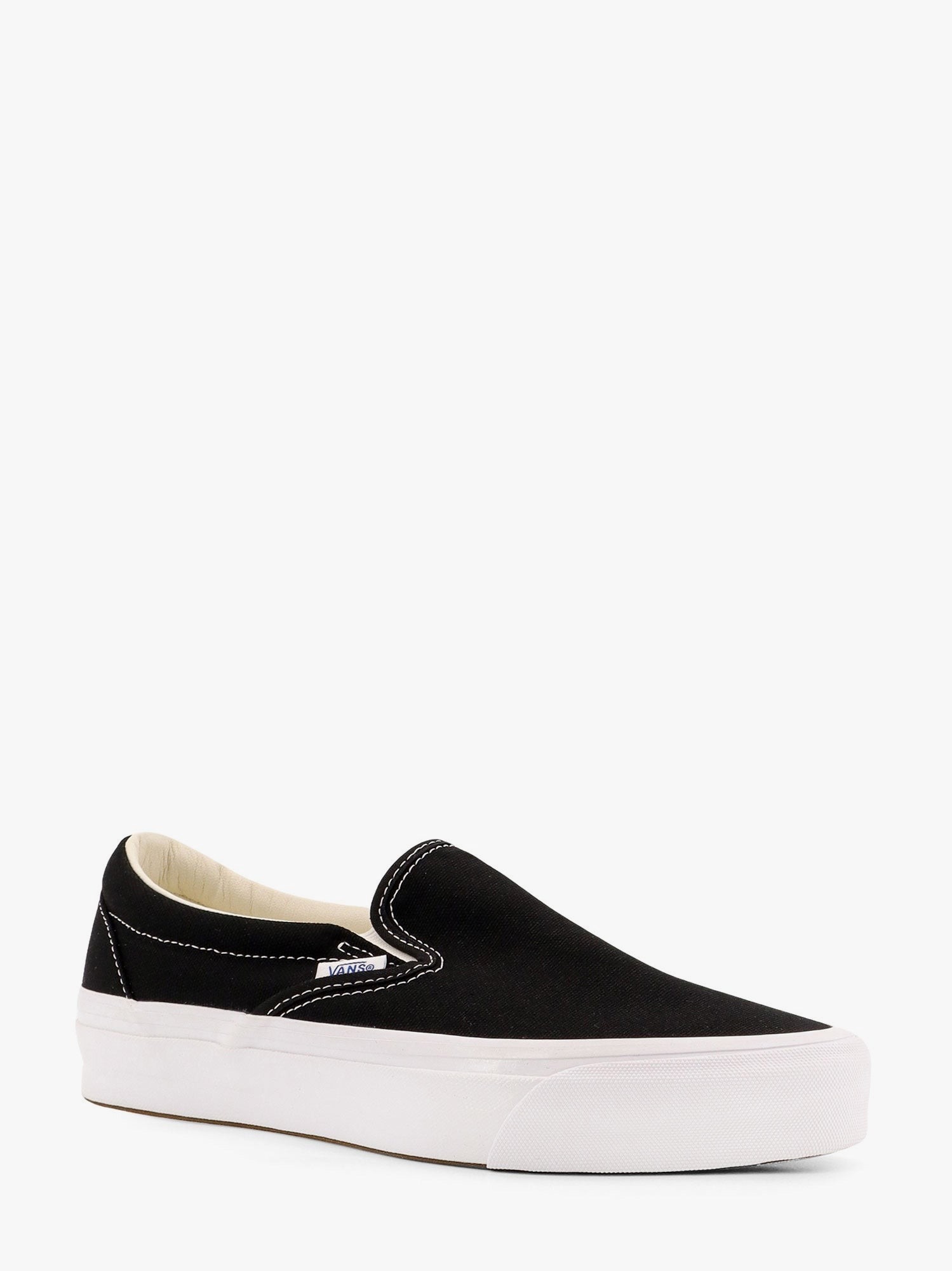 nanito_source_url:https://nokinstyle.com/2432975/lx-slip-on-reissue-98-canvas-sneakers.jpg