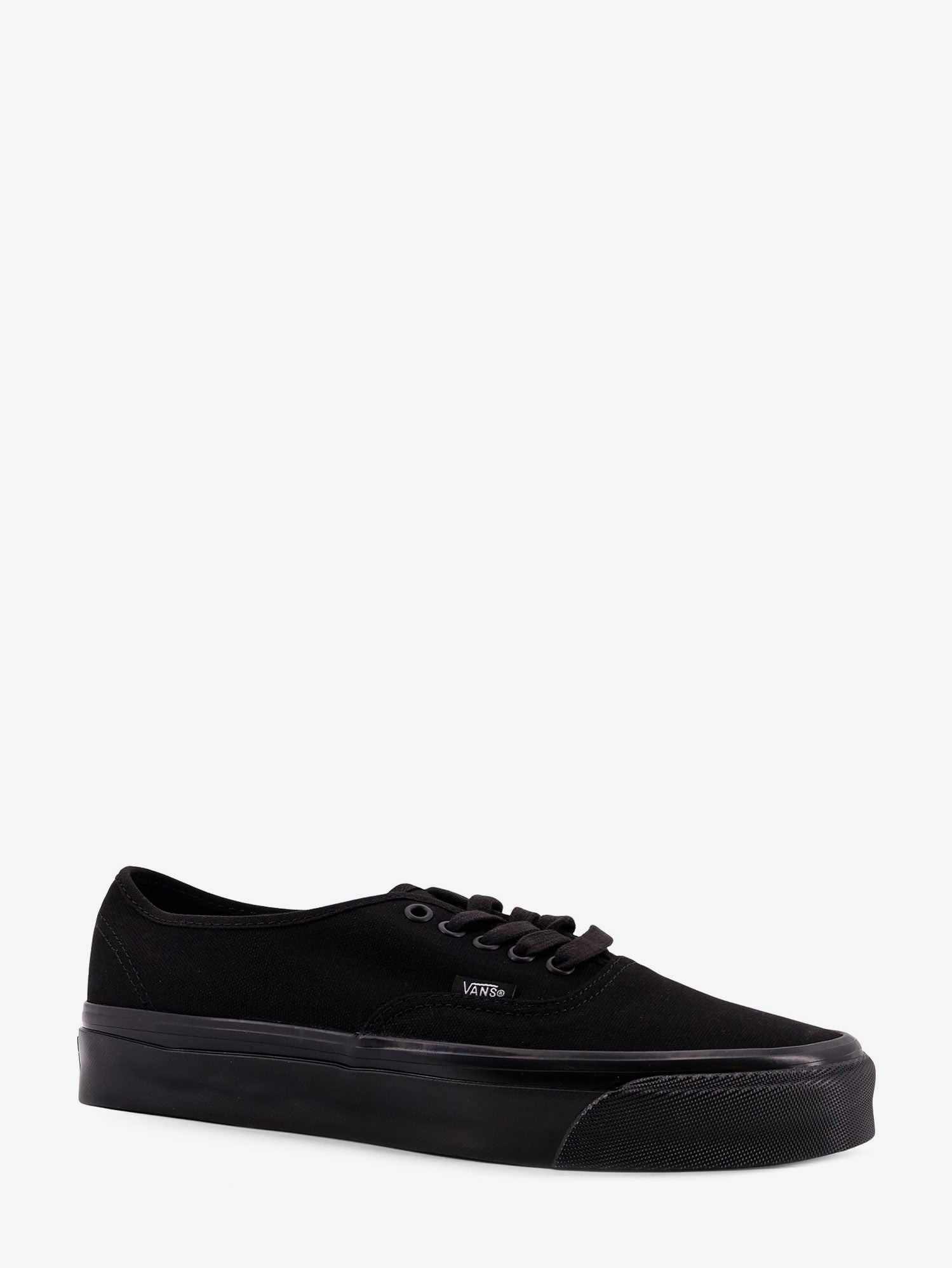 nanito_source_url:https://nokinstyle.com/2395723/lx-authentic-reissue-44-canvas-sneakers.jpg