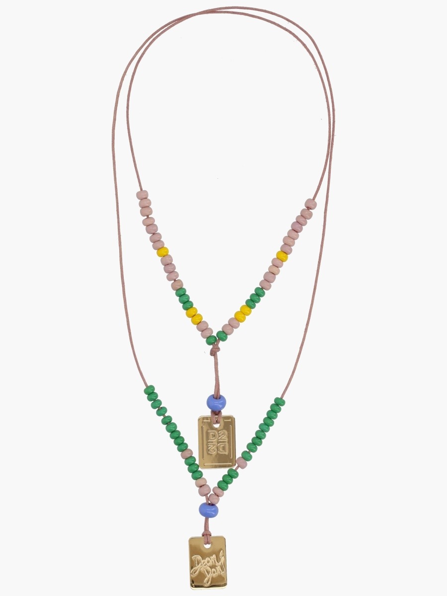 nanito_source_url:https://nokinstyle.com/2339299/necklace-with-logo-plaques.jpg