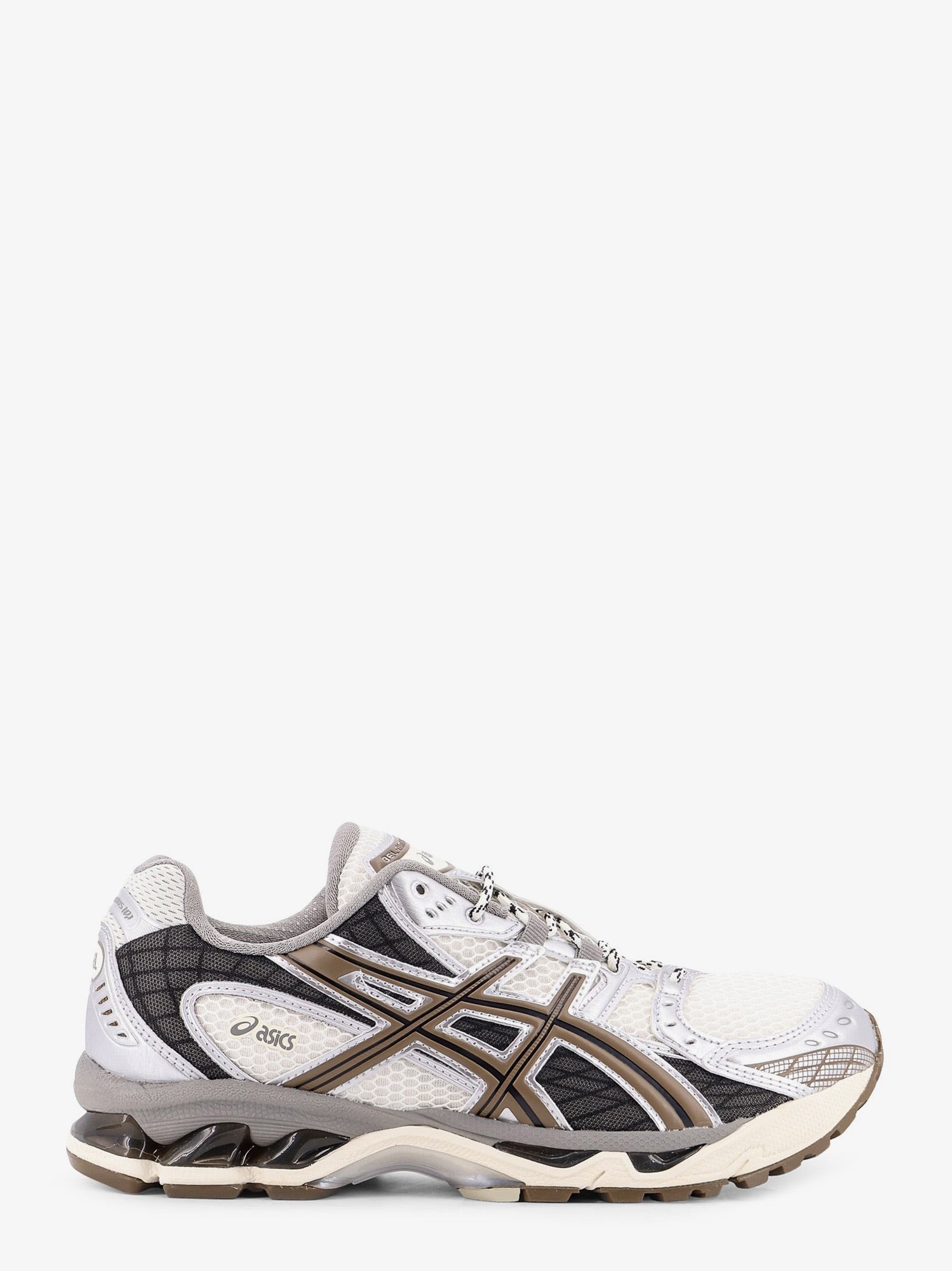 nanito_source_url:https://nokinstyle.com/2422698/gel-nimbus-101-low-top-mesh-sneakers.jpg