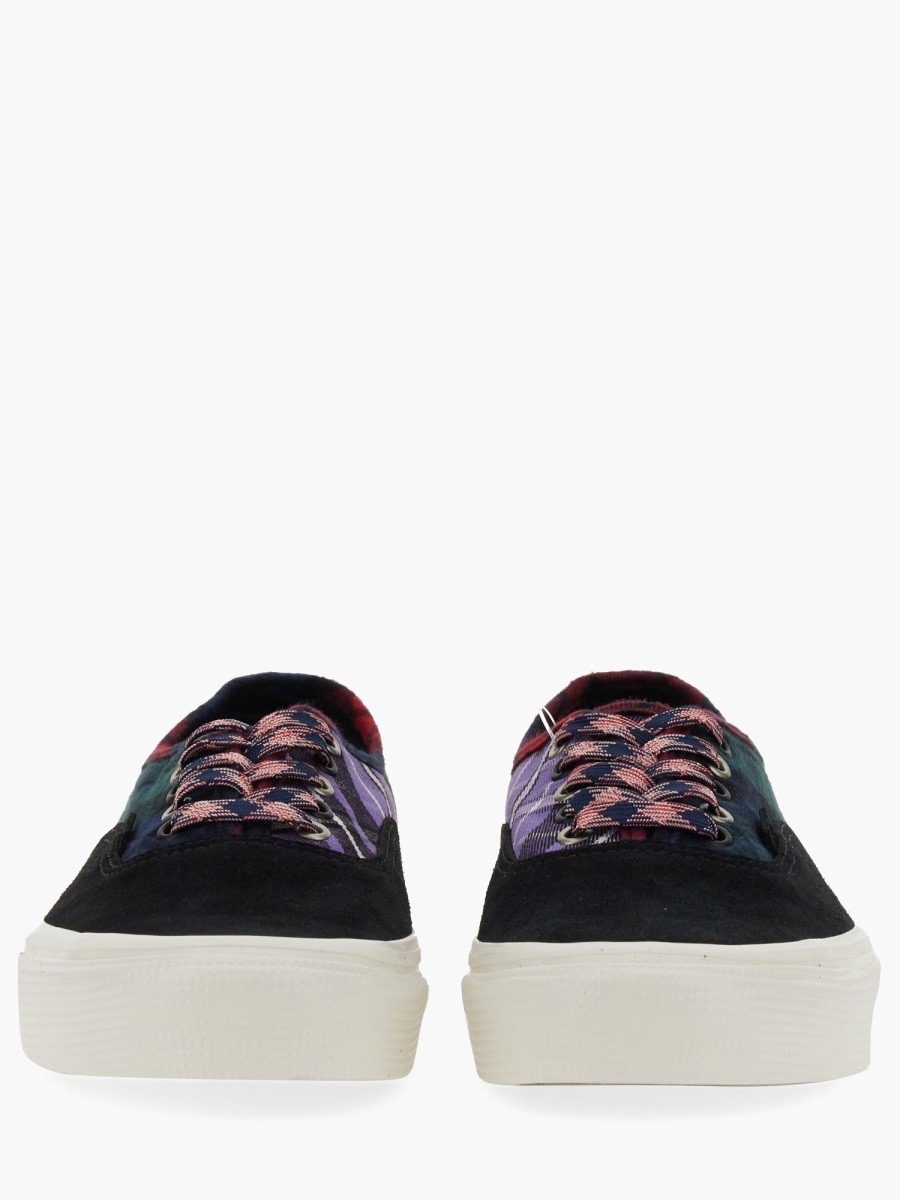 nanito_source_url:https://nokinstyle.com/2344296/sneaker-authentic-44.jpg