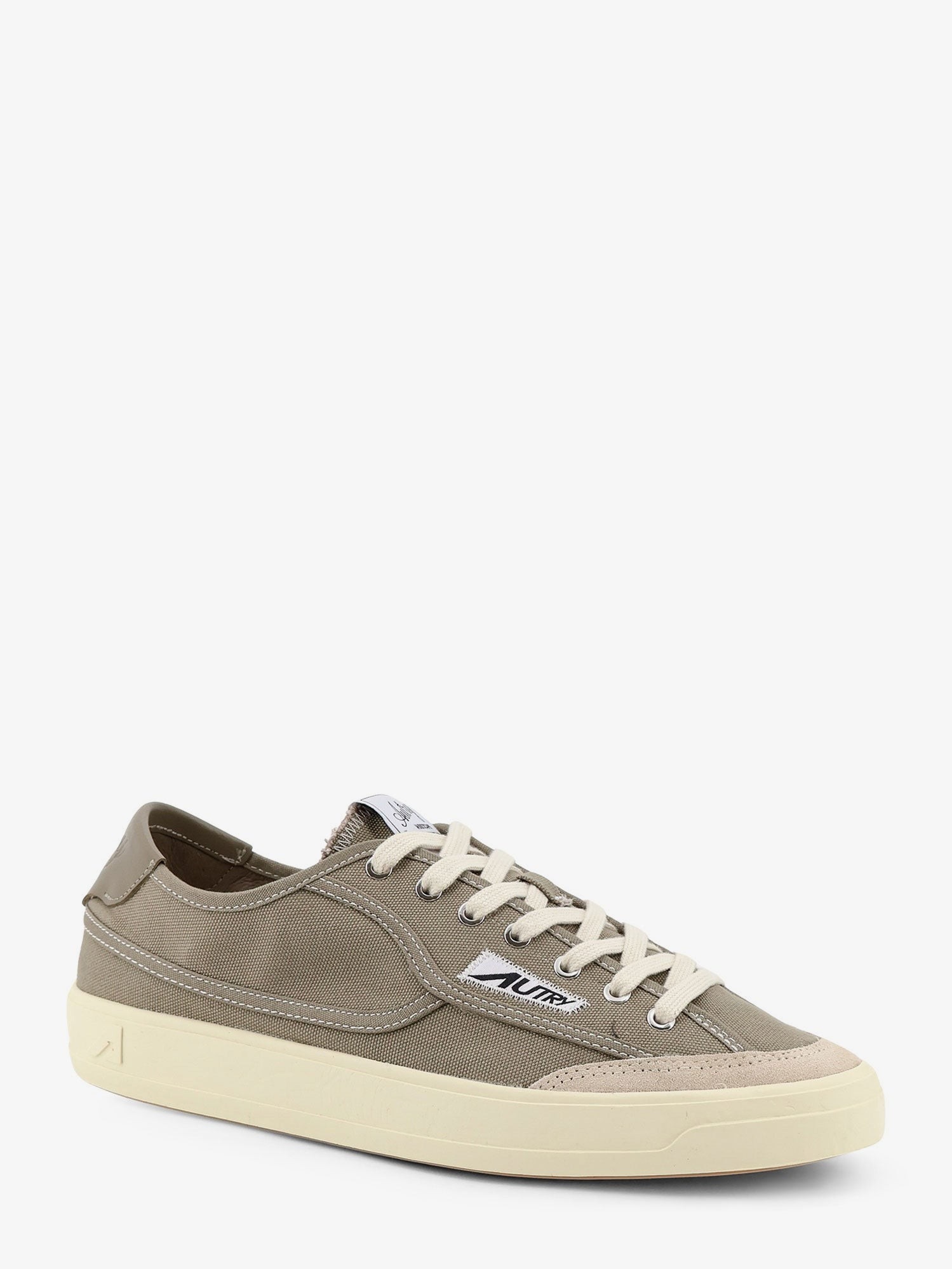 nanito_source_url:https://nokinstyle.com/2414033/windscape-canvas-sneakers-with-side-logo-label.jpg