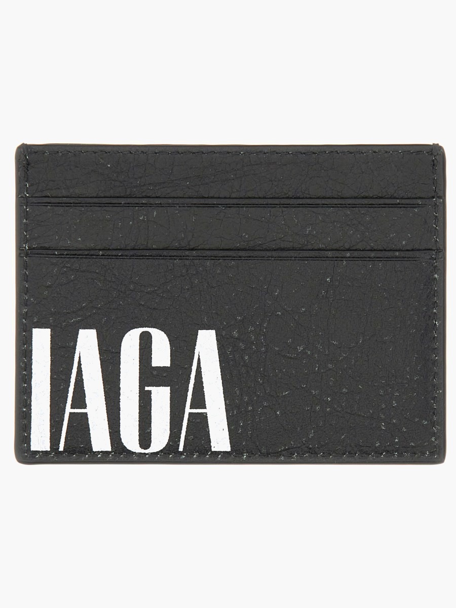 nanito_source_url:https://nokinstyle.com/2386104/leather-card-holder.jpg