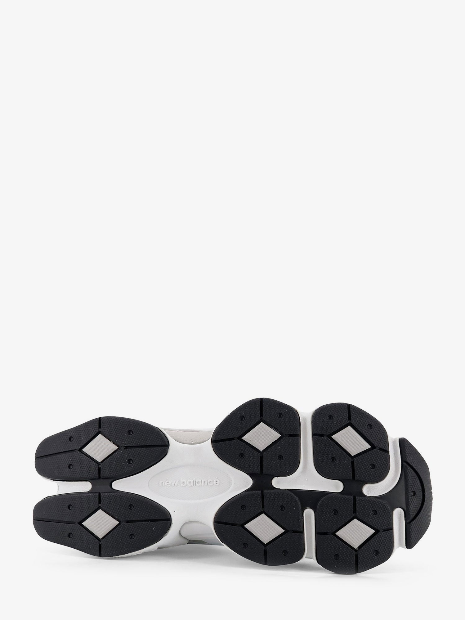 nanito_source_url:https://nokinstyle.com/2391342/u90608-mesh-sneakers-with-side-logo.jpg