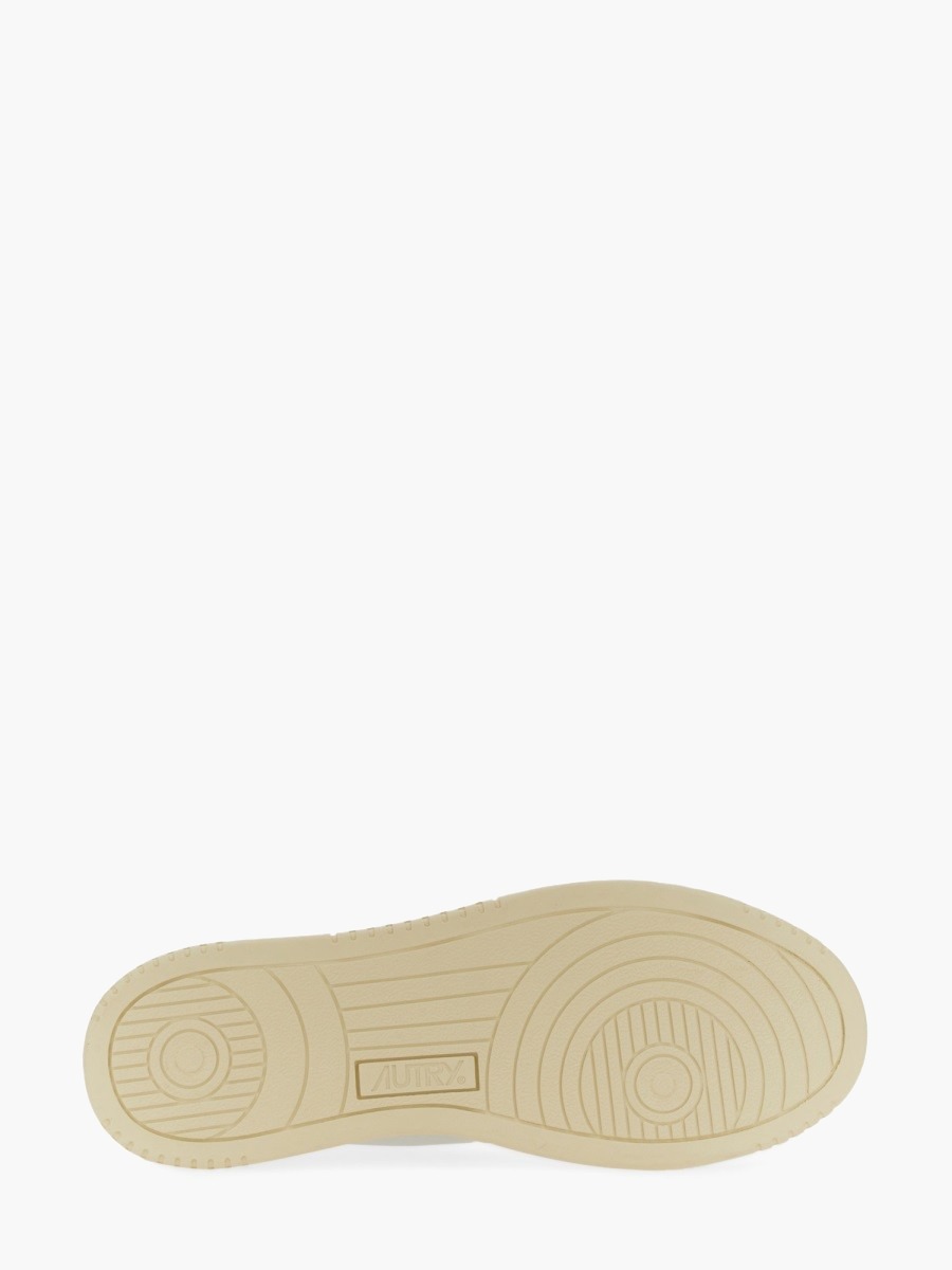 nanito_source_url:https://nokinstyle.com/2336291/medalist-low-sneaker.jpg
