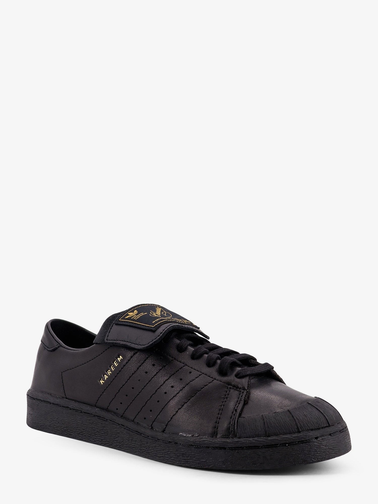nanito_source_url:https://nokinstyle.com/2403743/leather-sneakers.jpg