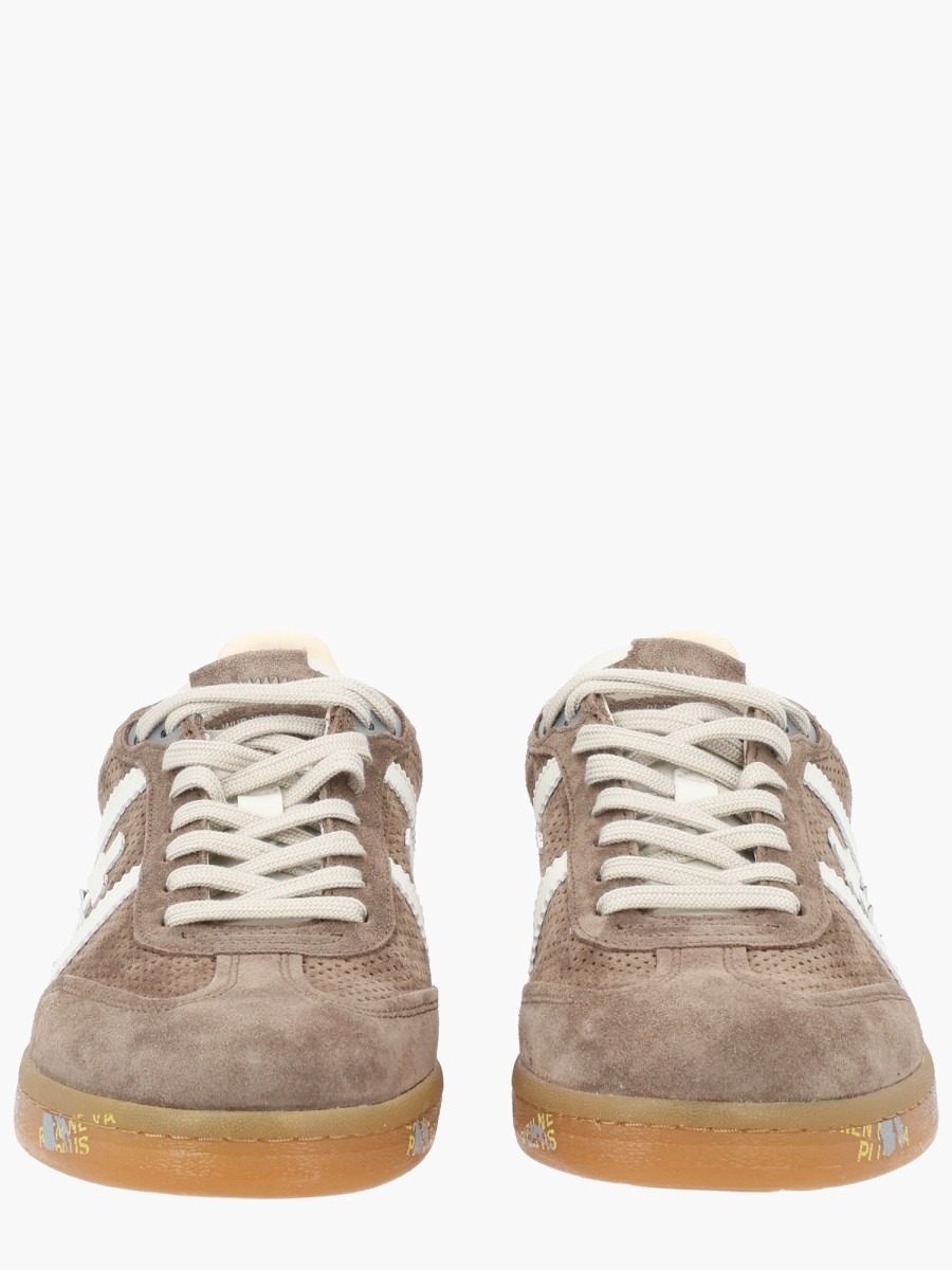 nanito_source_url:https://nokinstyle.com/2418570/sneaker-bonnie.jpg