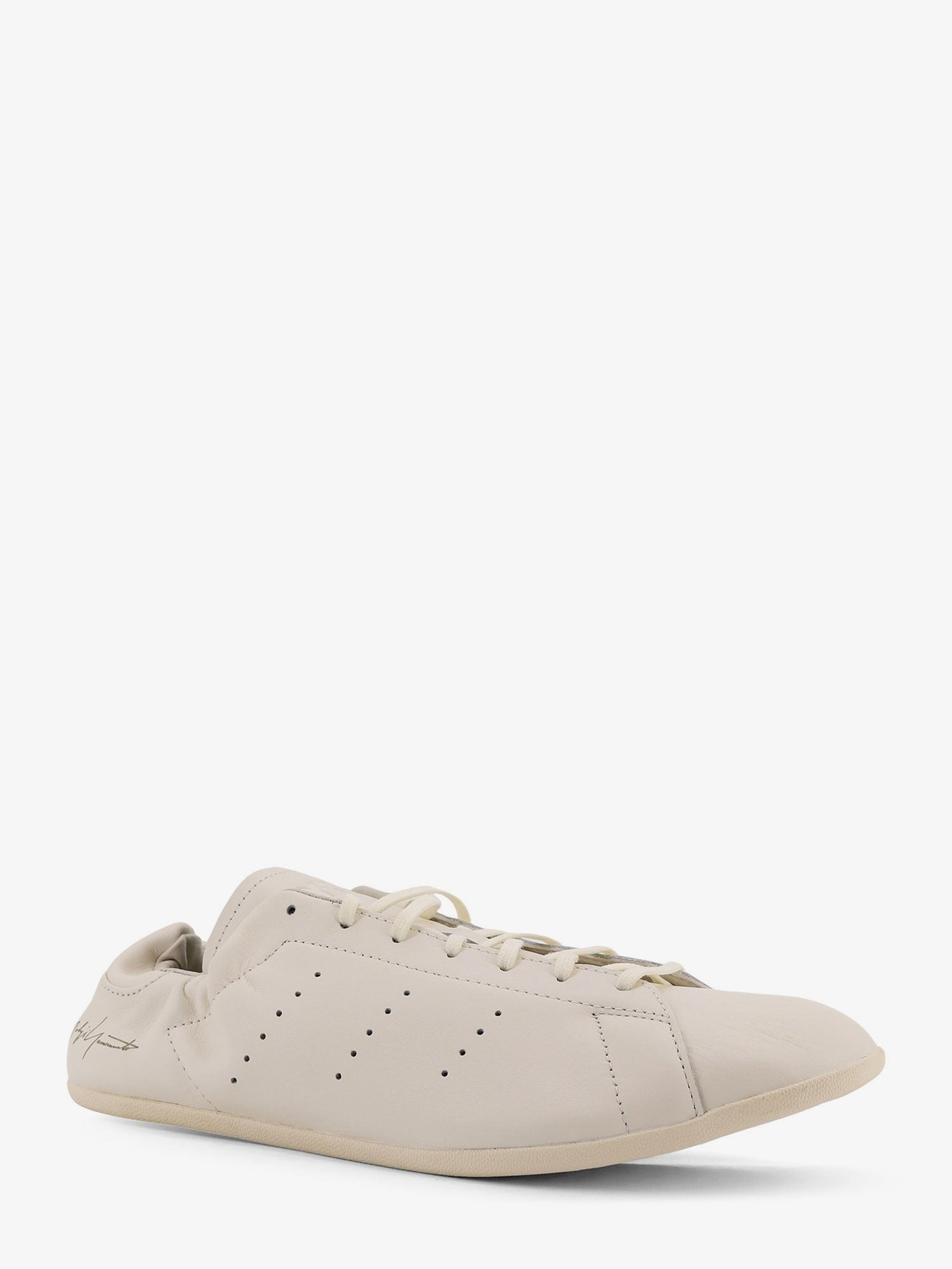 nanito_source_url:https://nokinstyle.com/2402530/y-3-stan-smith-lo-pro-leather-sneakers.jpg