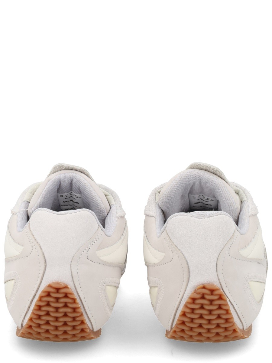 nanito_source_url:https://nokinstyle.com/2431455/sneaker-slow-runner.jpg