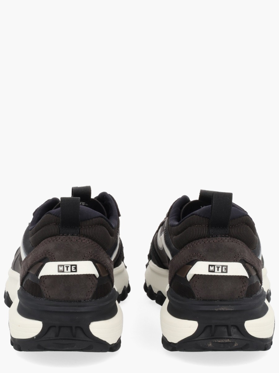 nanito_source_url:https://nokinstyle.com/2377026/crosspath-xc-sneaker.jpg