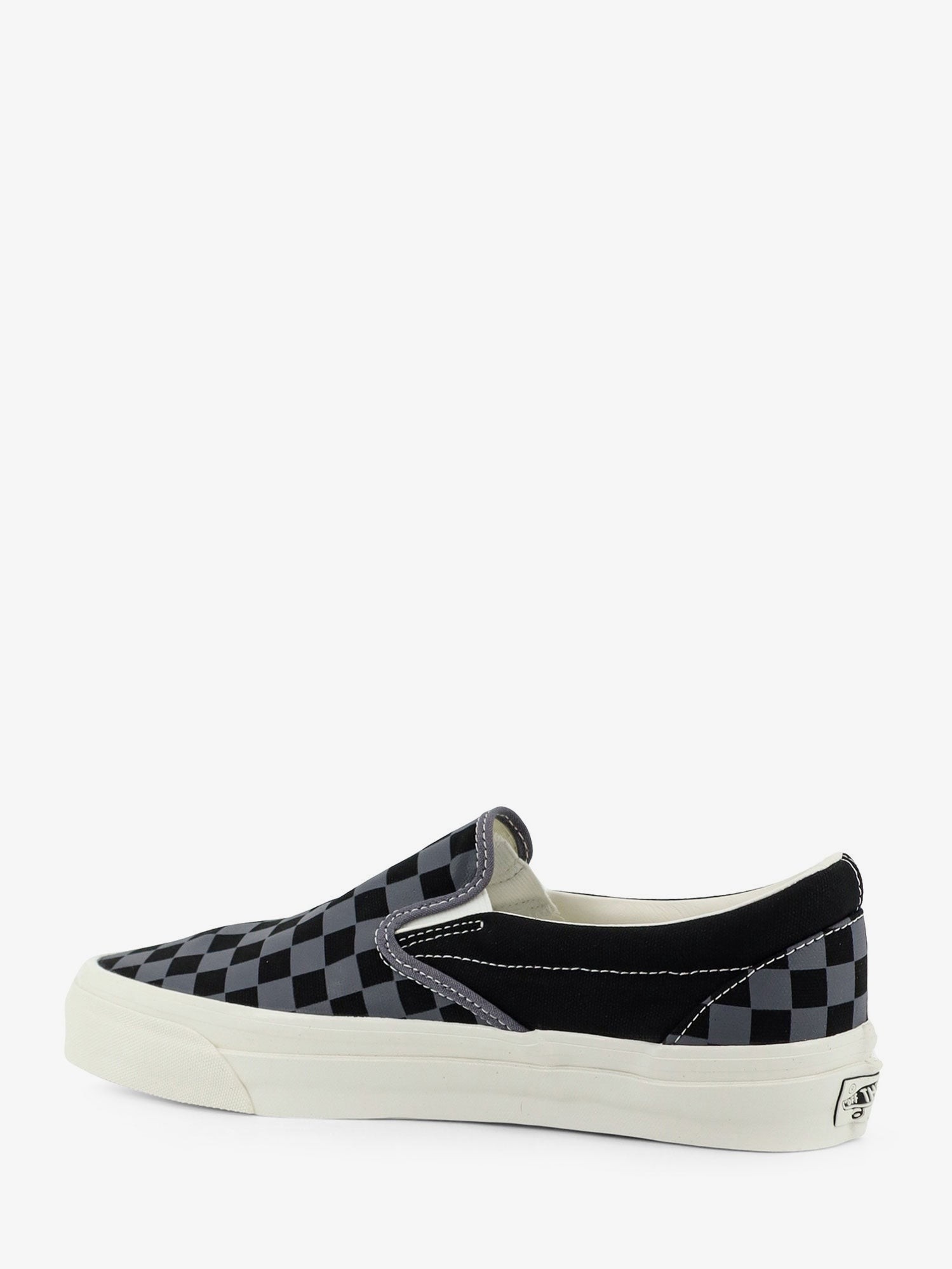 nanito_source_url:https://nokinstyle.com/2410689/lx-classic-slip-on-98-canvas-sneakers.jpg