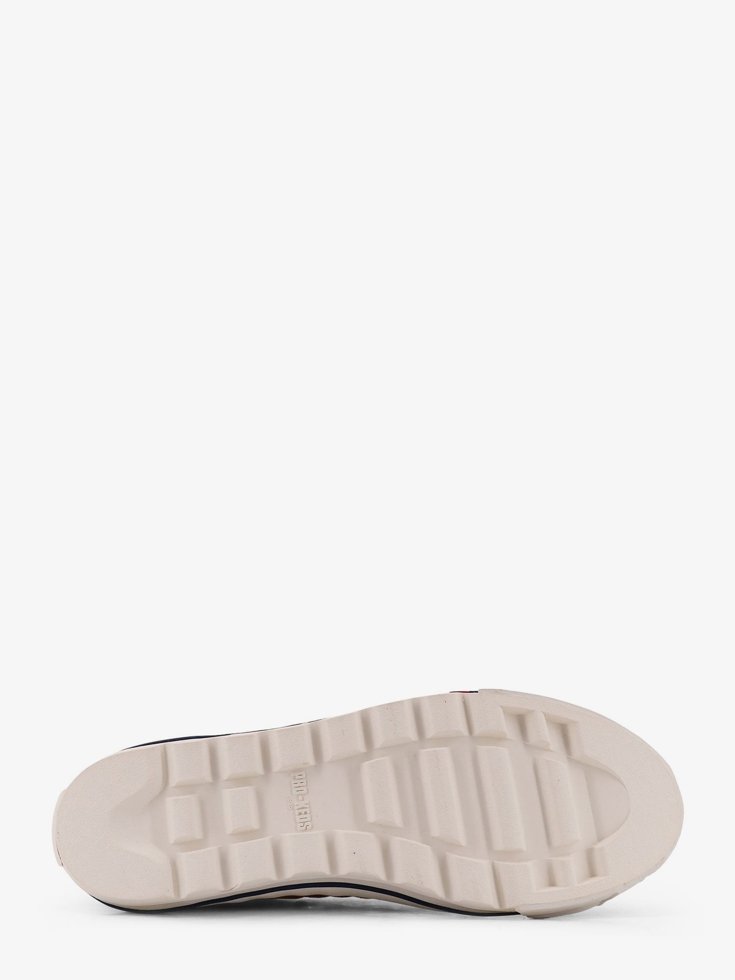 nanito_source_url:https://nokinstyle.com/2402710/royal-intrepid-canvas-sneakers.jpg