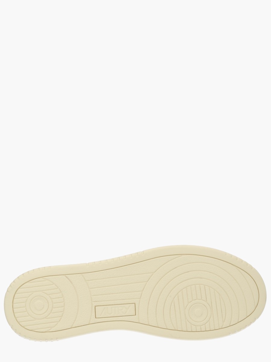 nanito_source_url:https://nokinstyle.com/2334981/medalist-low-sneaker.jpg