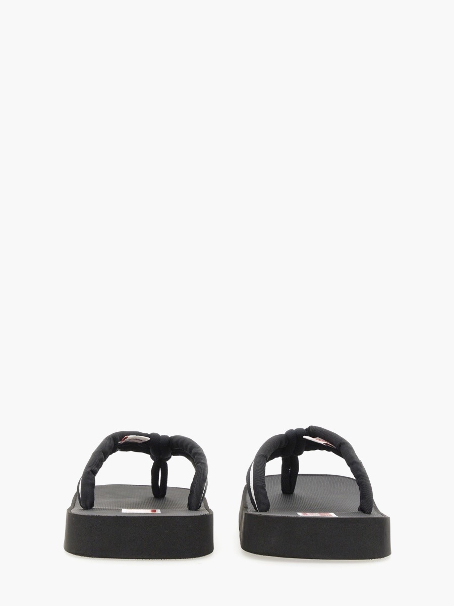 nanito_source_url:https://nokinstyle.com/2356942/slide-sandal-with-logo.jpg