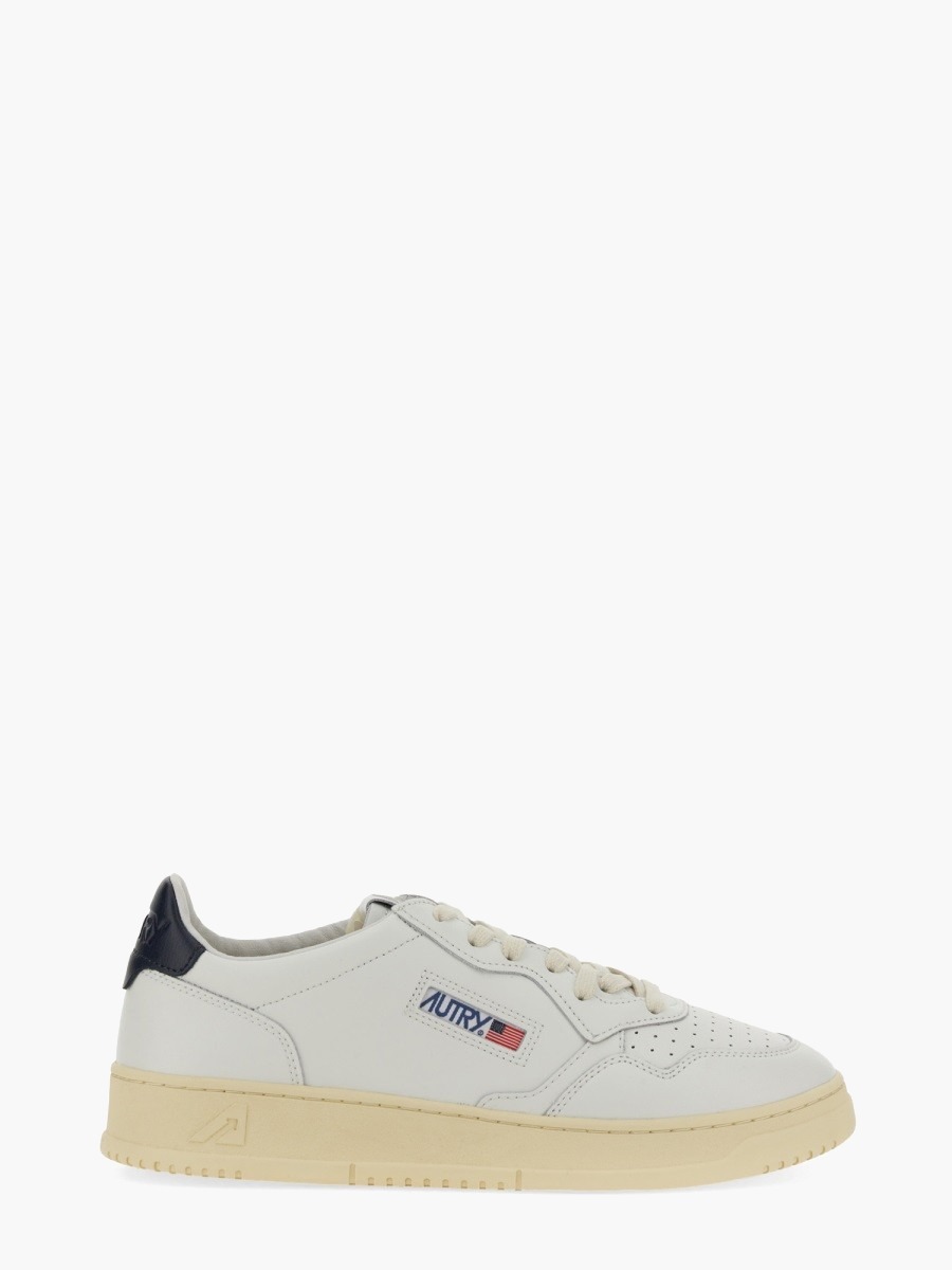 nanito_source_url:https://nokinstyle.com/2325121/medalist-low-sneaker.jpg