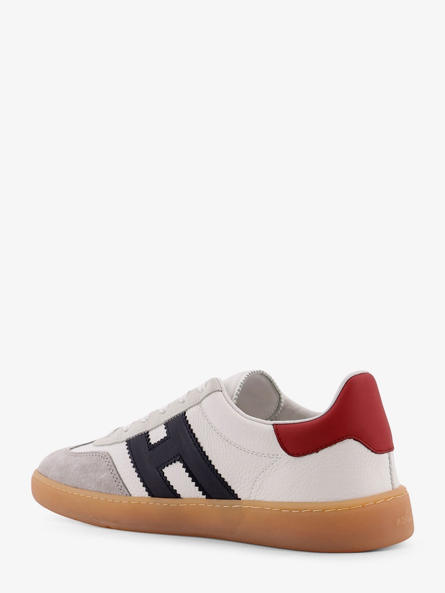 nanito_source_url:https://nokinstyle.com/2404007/leather-sneakers-with-suede-inserts.jpg