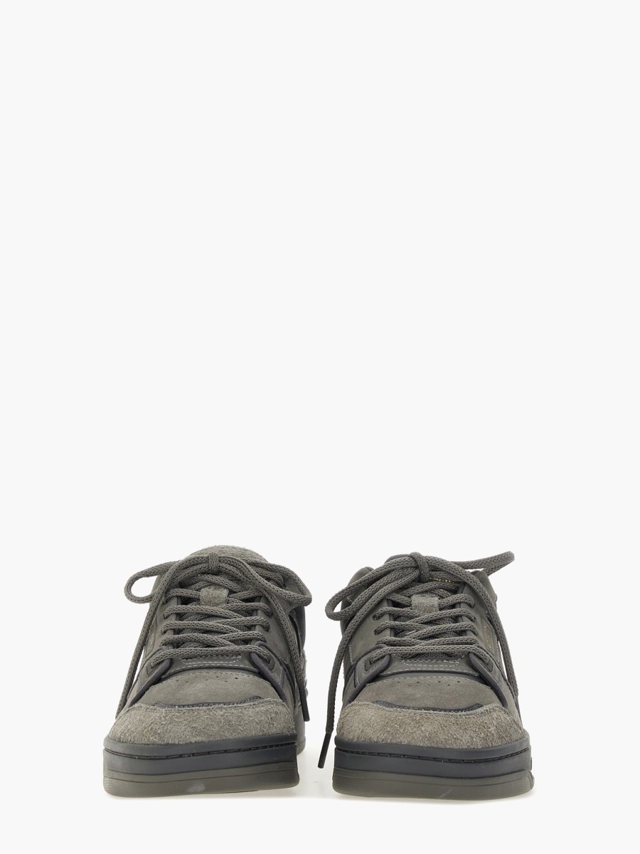 nanito_source_url:https://nokinstyle.com/2373850/sneaker-clay.jpg