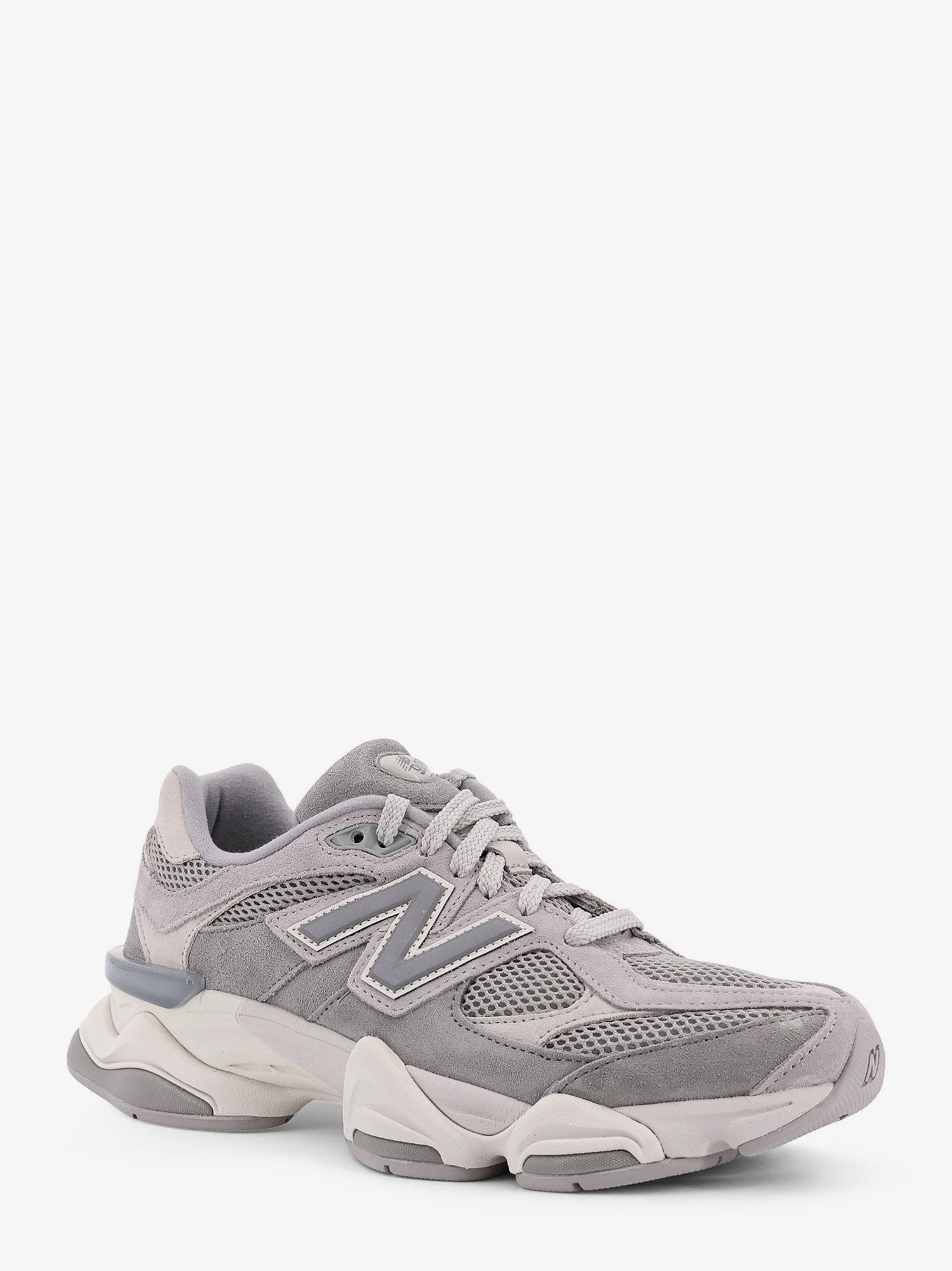 nanito_source_url:https://nokinstyle.com/2409326/9060-low-top-mesh-and-suede-sneakers.jpg
