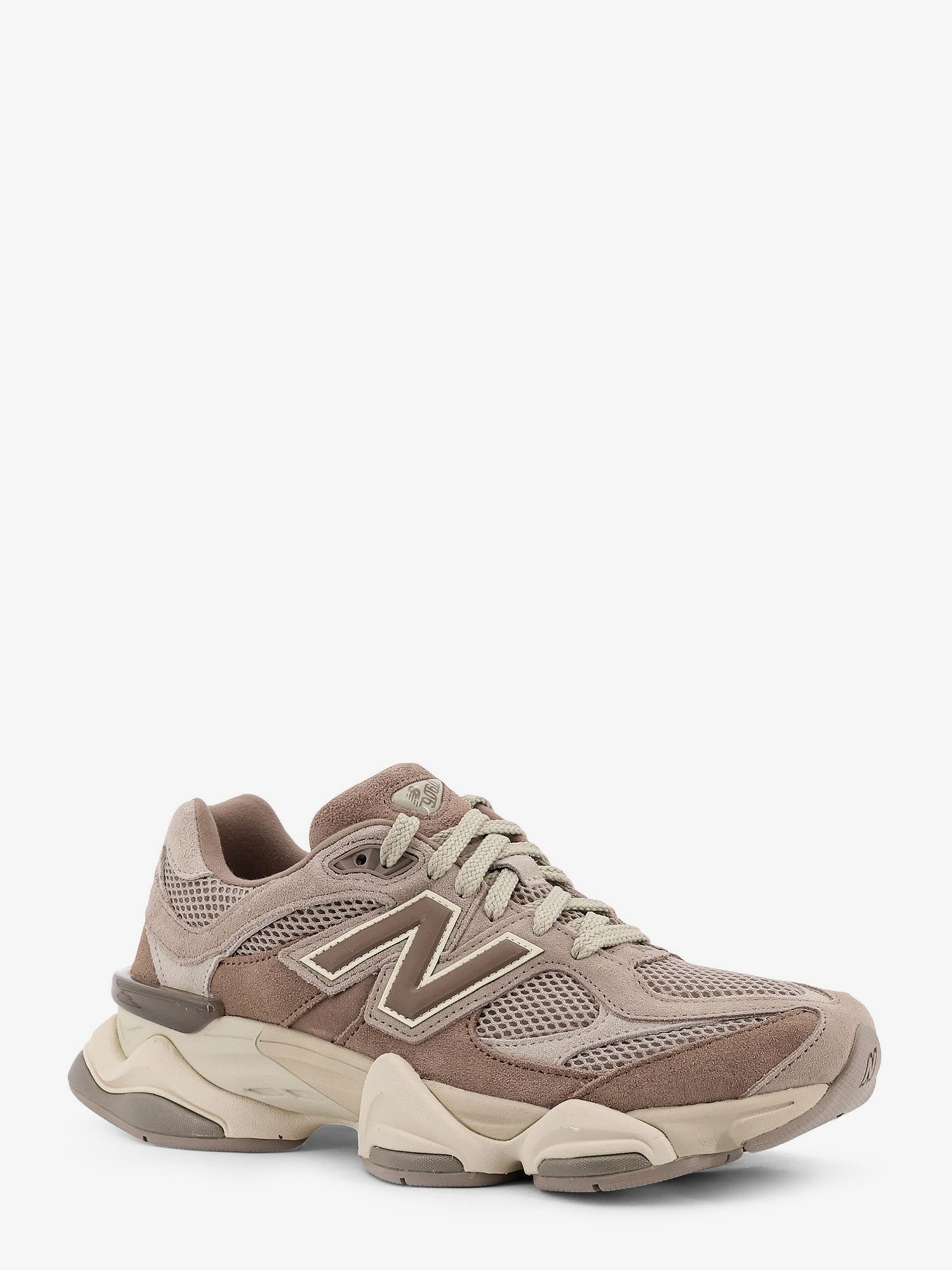 nanito_source_url:https://nokinstyle.com/2409336/9060-mesh-and-suede-low-top-sneakers.jpg