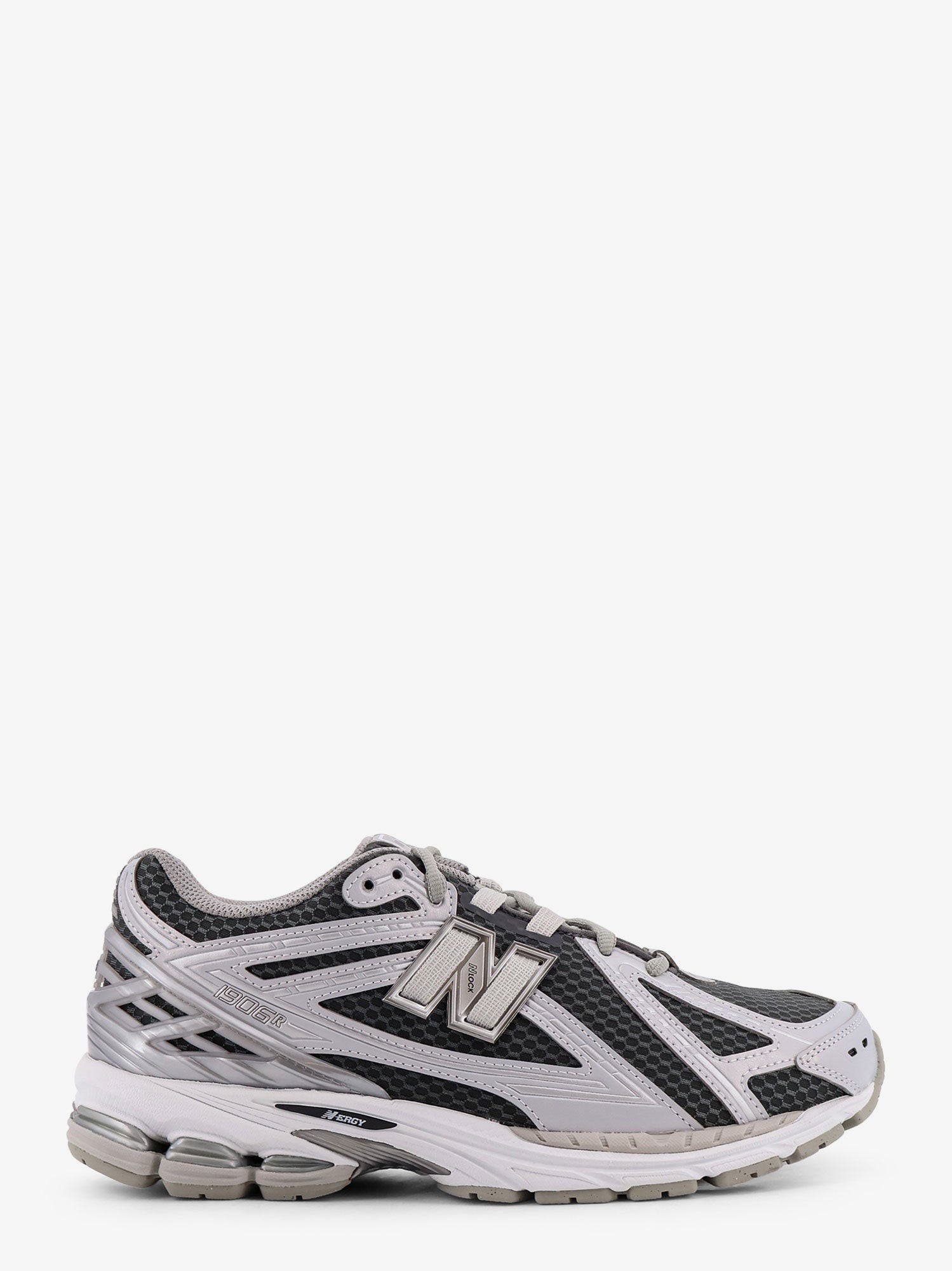 nanito_source_url:https://nokinstyle.com/2399219/1906-low-top-mesh-sneakers.jpg