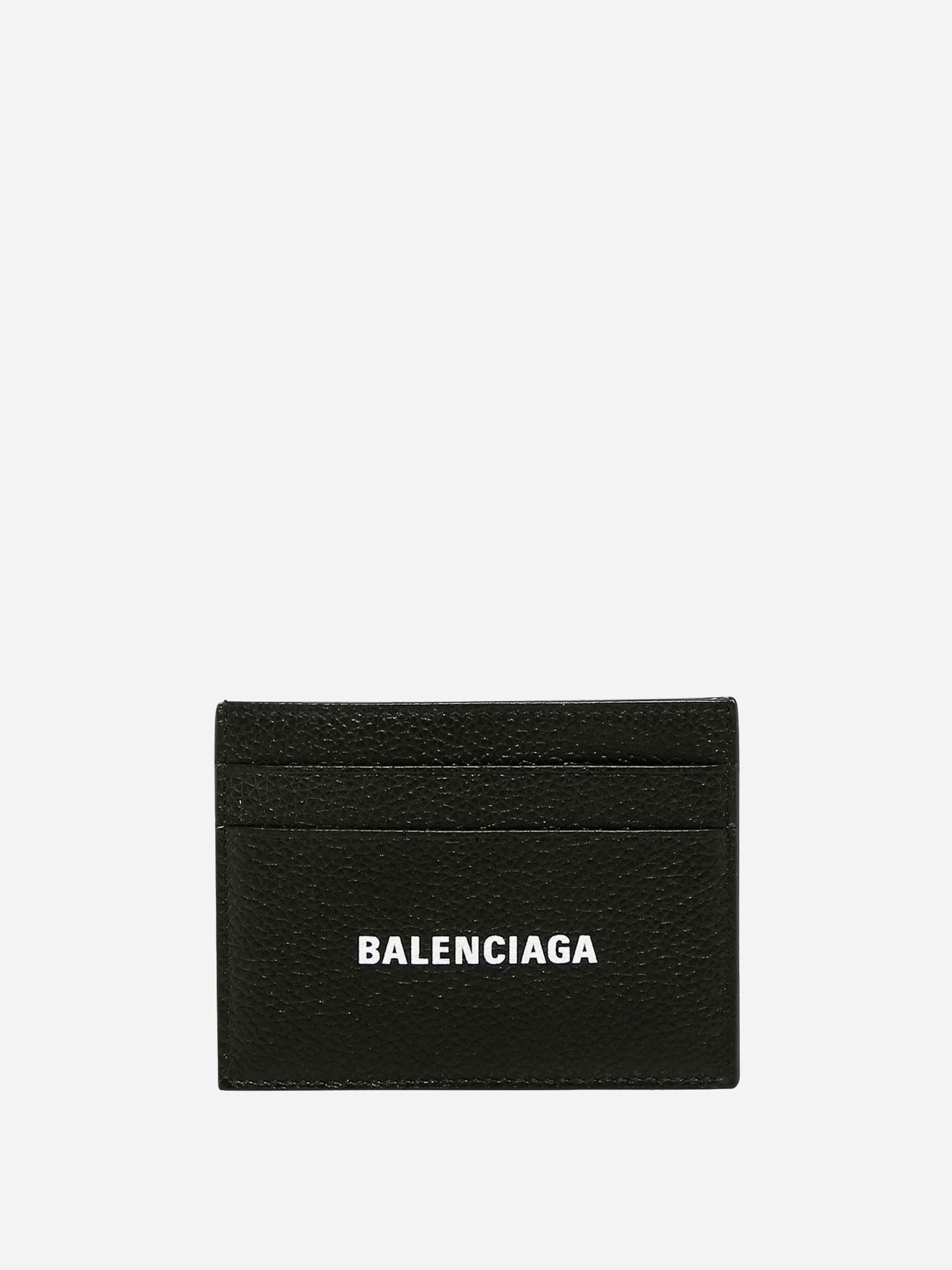 nanito_source_url:https://nokinstyle.com/2442484/leather-card-holder.jpg