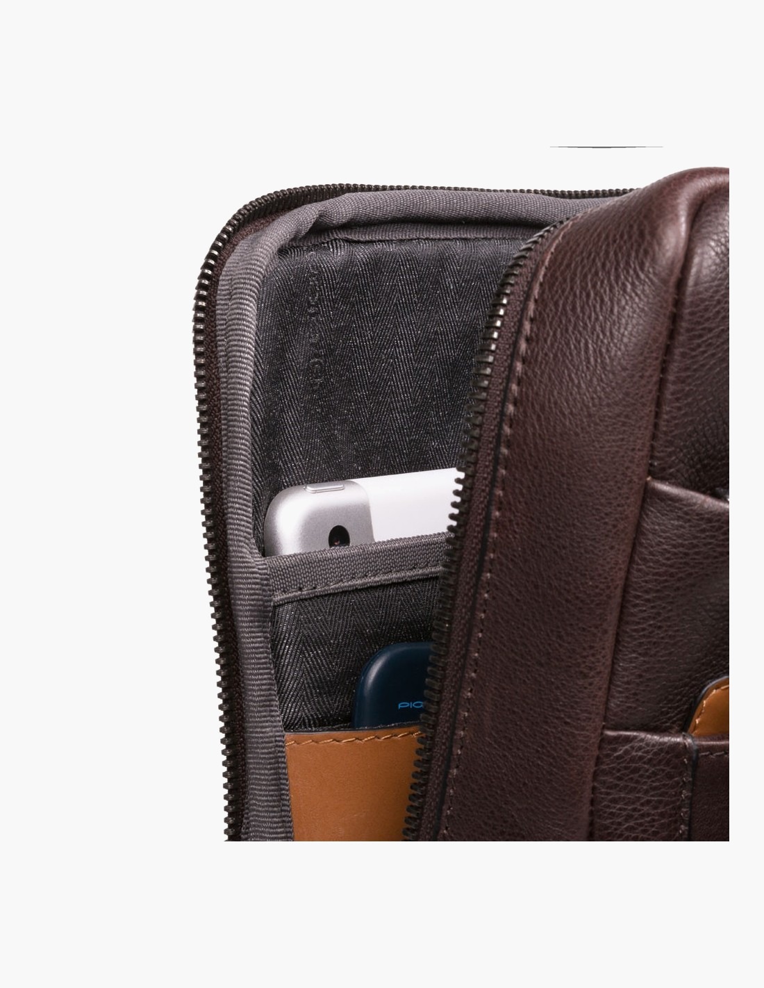 nanito_source_url:https://www.mewse.ro/images/produse/piquadro-tallin-leather-bag-mono-sling-brown-for-men-20-x-33-x-5-cm--1677578808.jpg