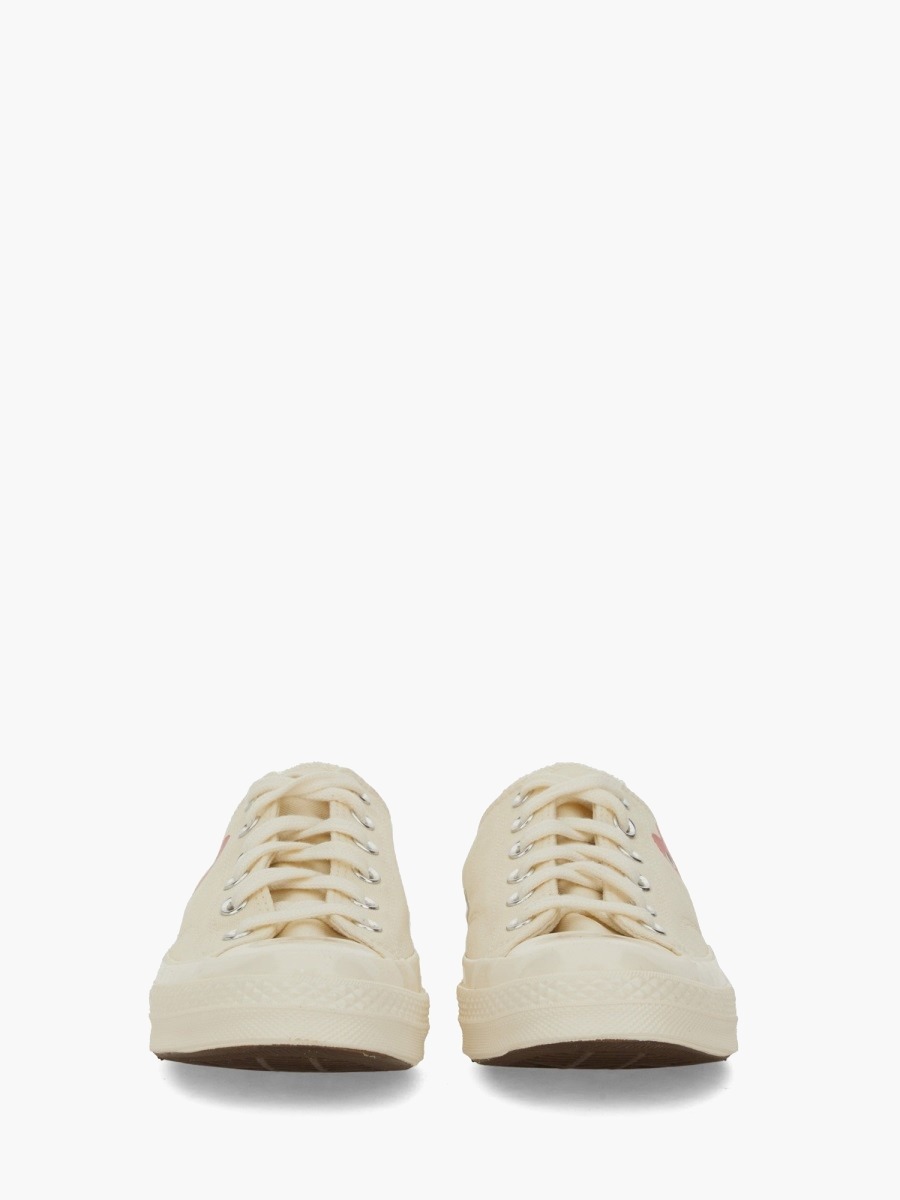 nanito_source_url:https://nokinstyle.com/2385554/chuck-taylor-70-sneaker.jpg