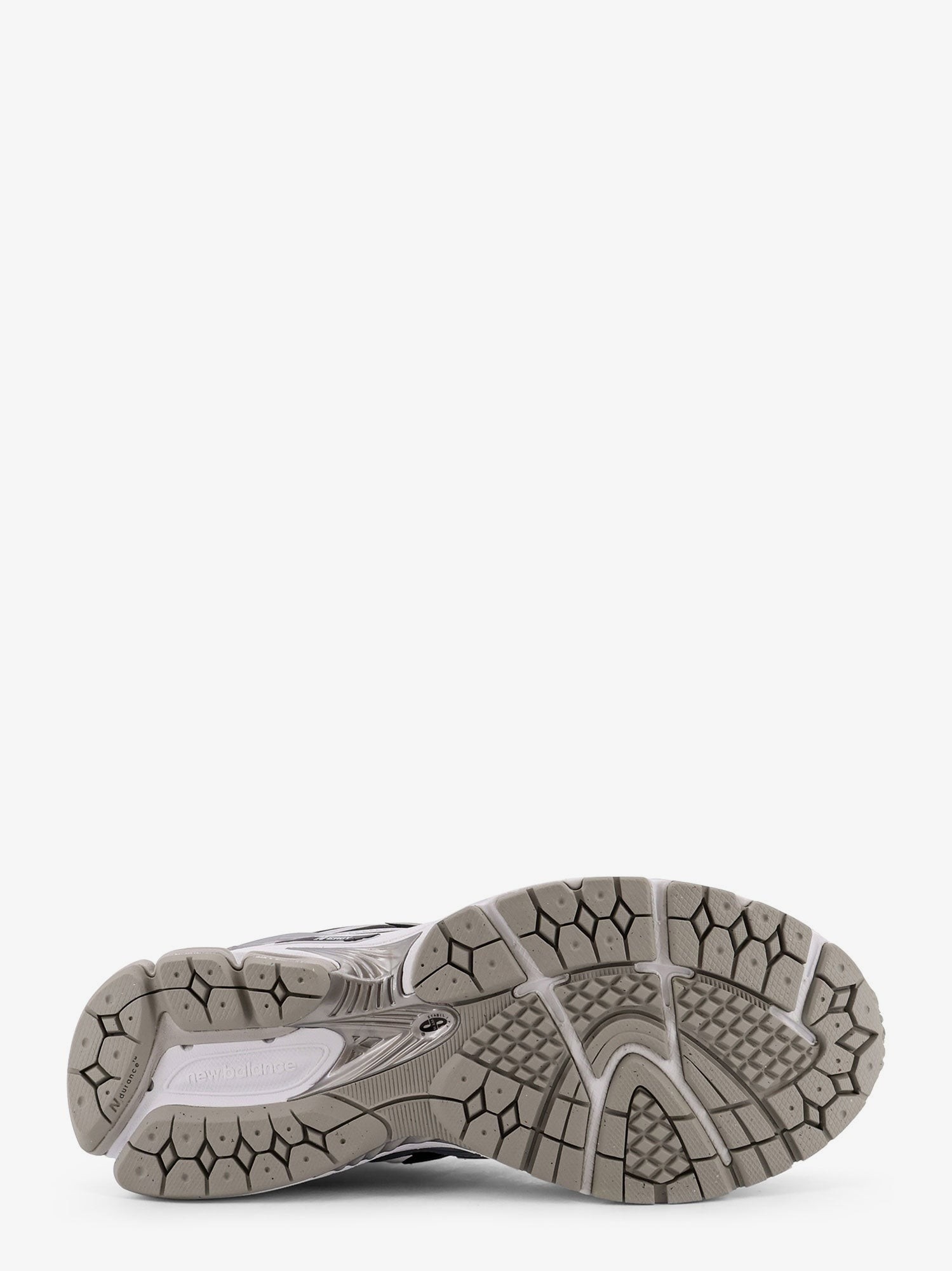 nanito_source_url:https://nokinstyle.com/2399222/1906-low-top-mesh-sneakers.jpg